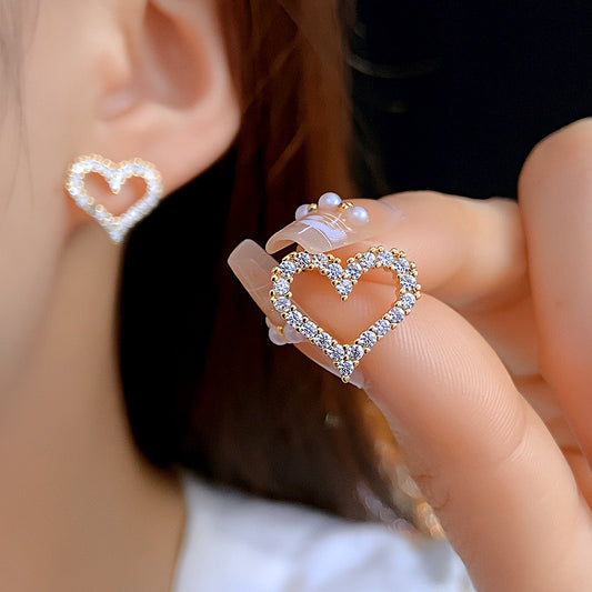 Korean-style Fashionable And Elegant Hollowed-out Heart Stud Earrings