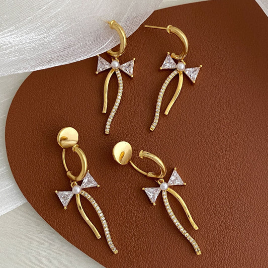 Zirconia C-shaped Light Earrings