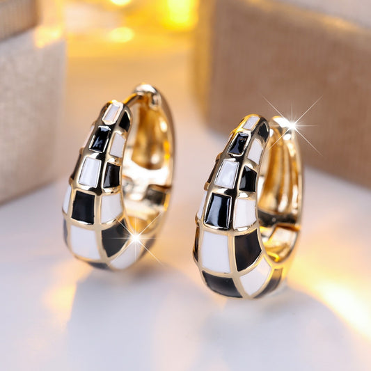 Fashionable And Classic French-style Round Checkerboard Ear Cuffs