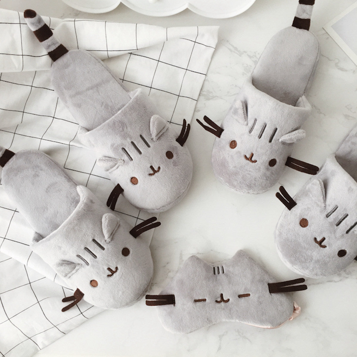 Cat plush slippers