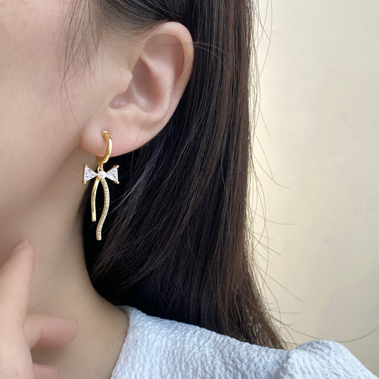 Zirconia C-shaped Light Earrings